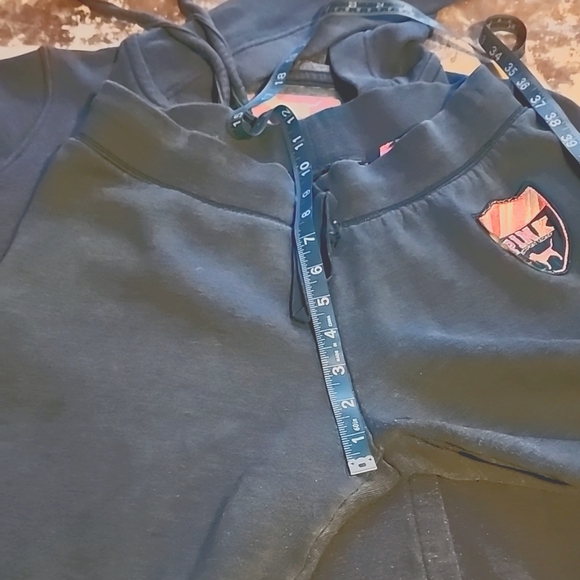 Pink hooded pullover sweatshirt and matching capris sweatpant. - Picture 8 of 11